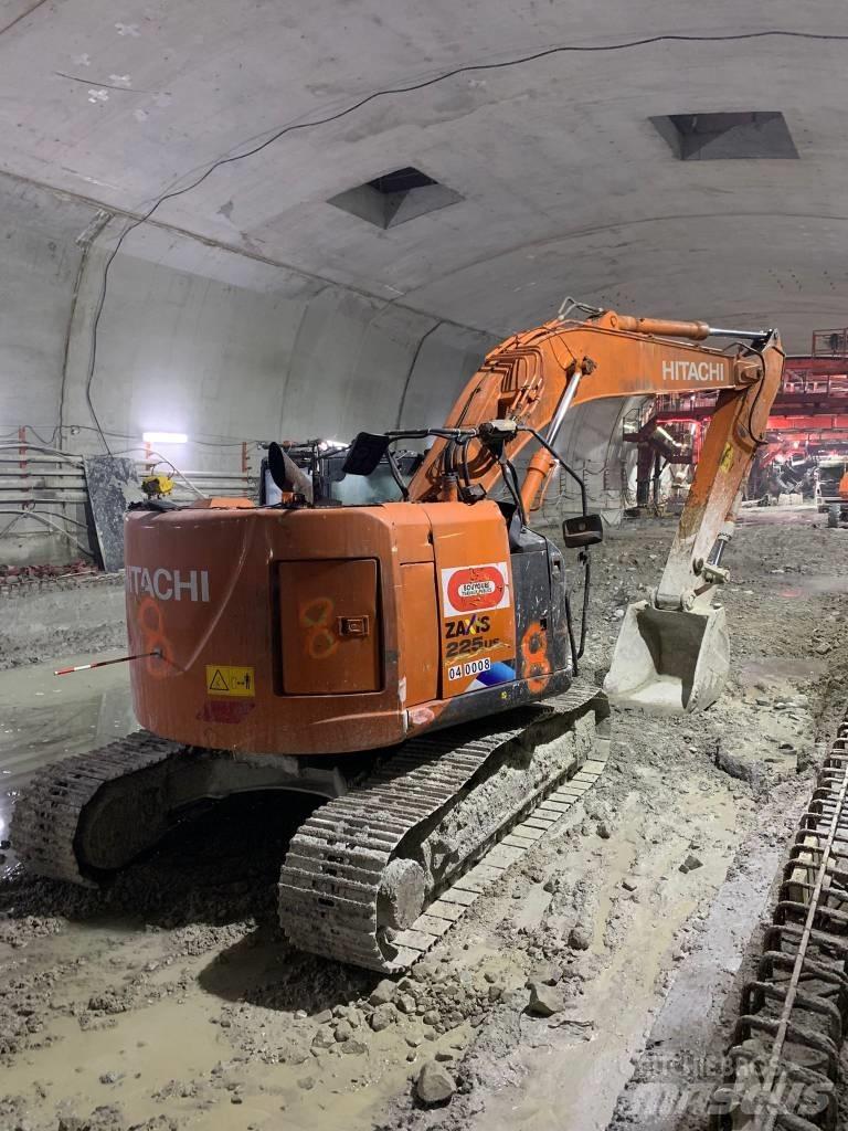 Hitachi ZX225US-5A Entreprenad - Övrigt