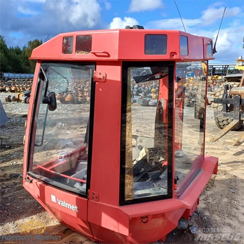Valmet 941 Hytter och interiör