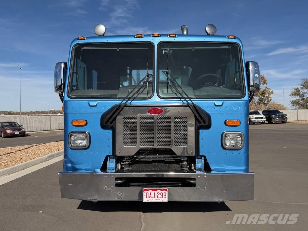 Peterbilt 320 Lastväxlare med kabellift