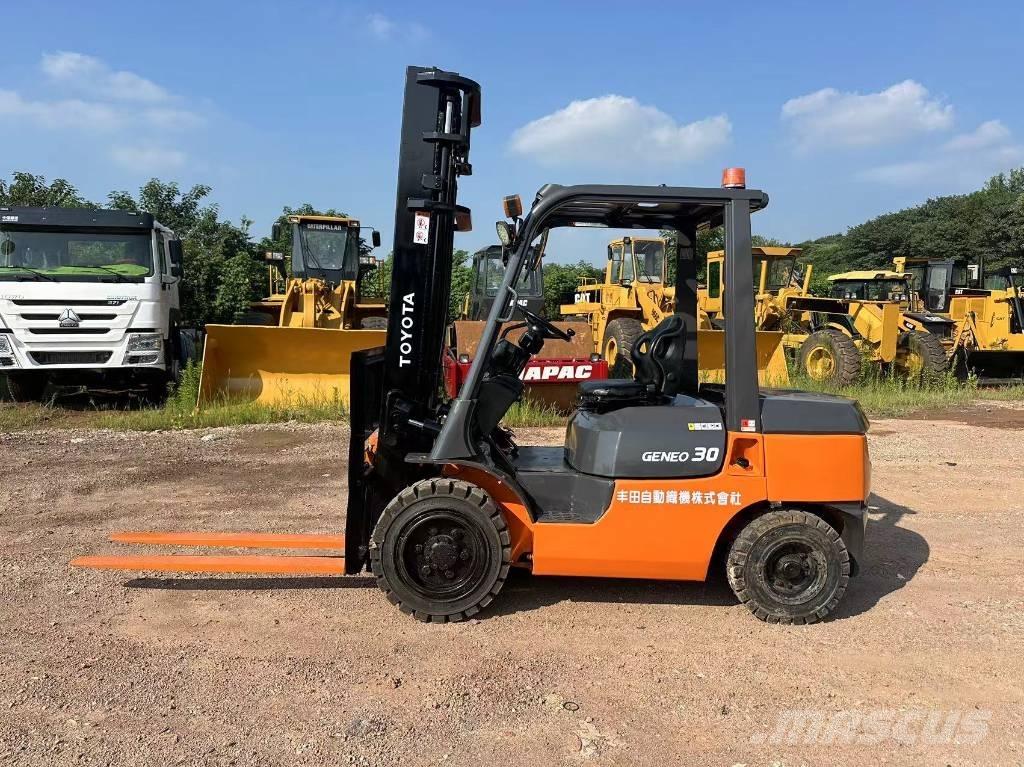 Toyota 30 forklift Dieselmotviktstruckar
