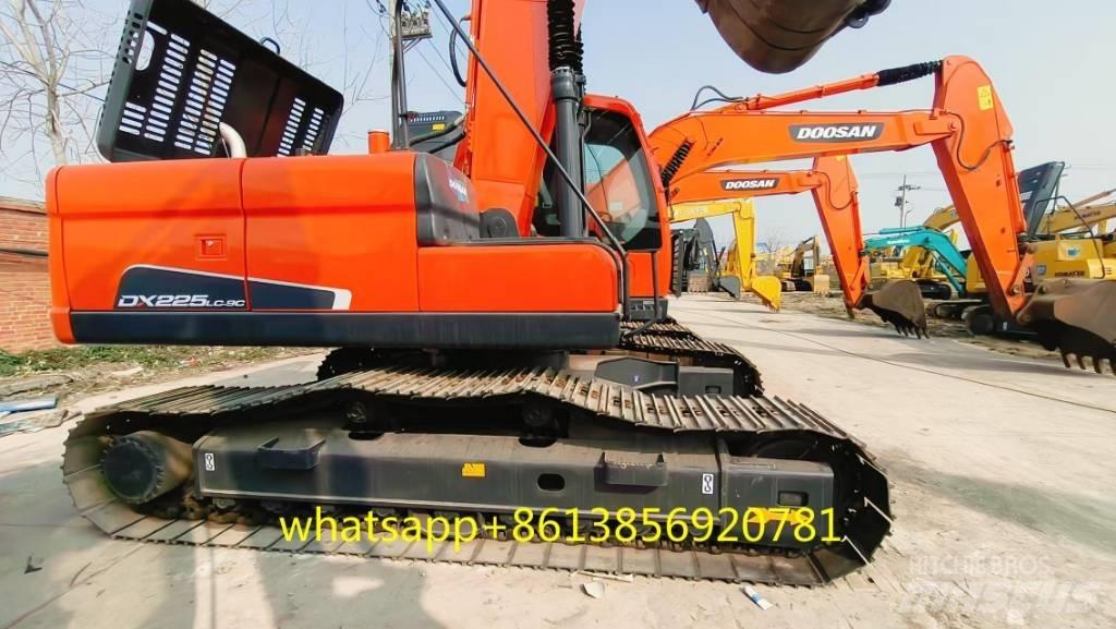 Doosan DX 225 Bandgrävare