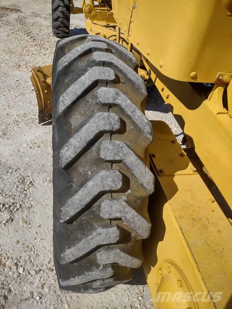 CAT 120 Väghyvlar