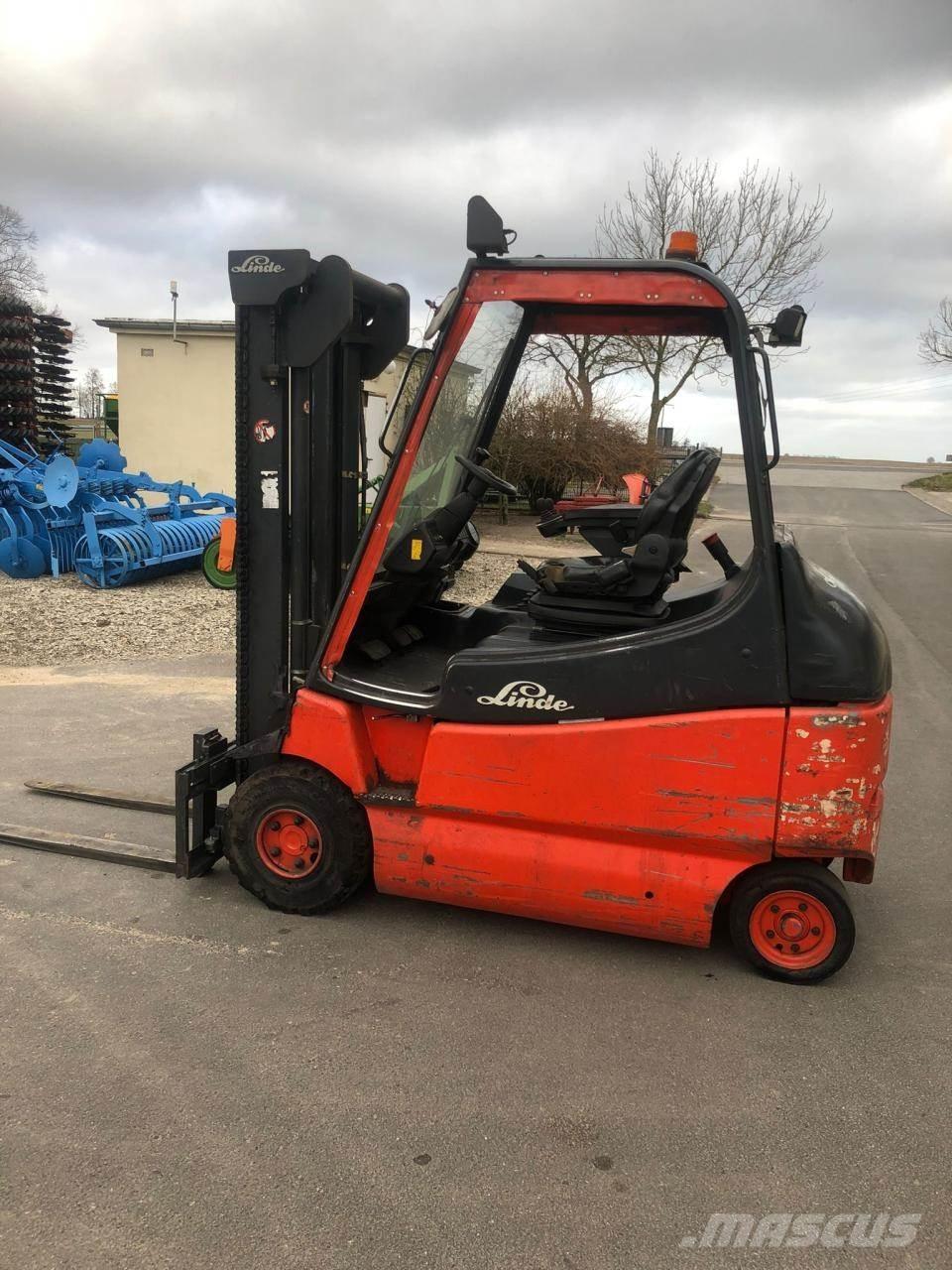 Linde E 25 Elmotviktstruckar