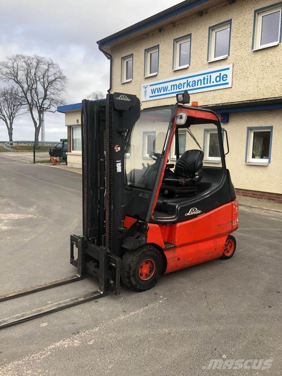 Linde E 25 Elmotviktstruckar