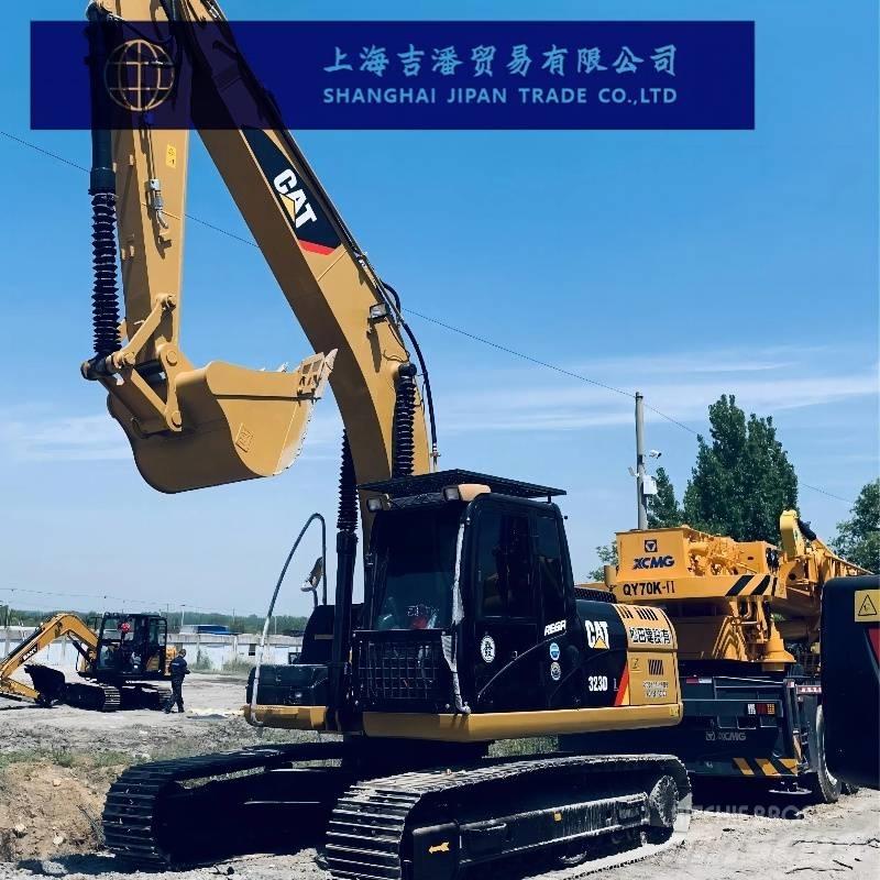 CAT 323 D Bandgrävare