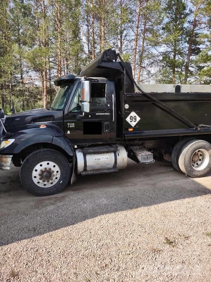 International 7500 Tippbilar