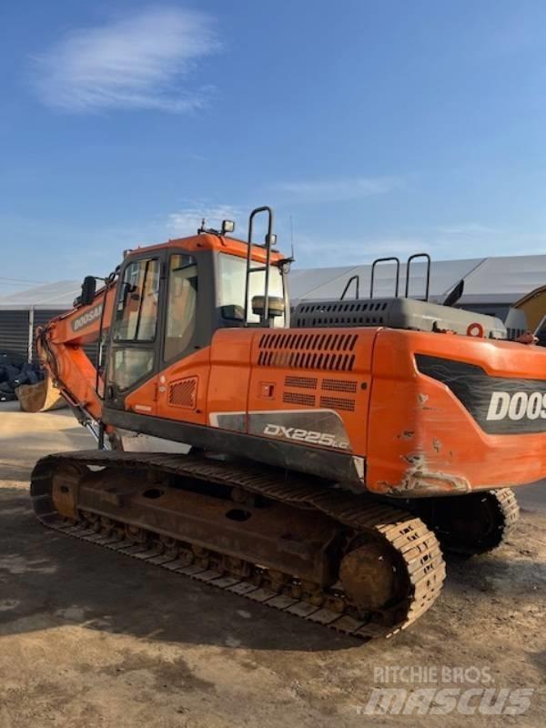 Doosan DX 225 LC-5 Bandgrävare