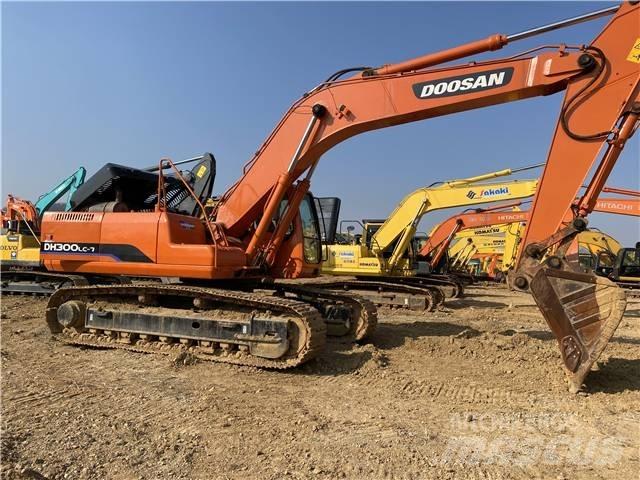 Doosan DH300 Bandgrävare