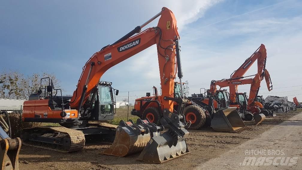 Doosan DX 225 Bandgrävare