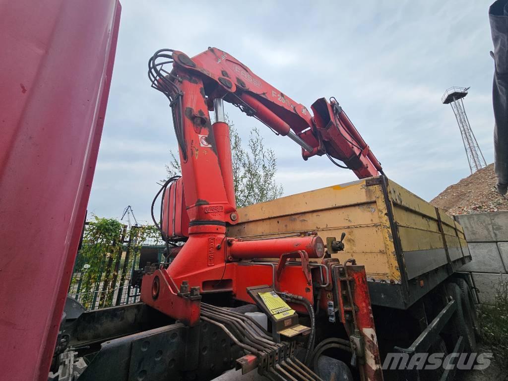 Scania P 94 FASSI Skåpbilar