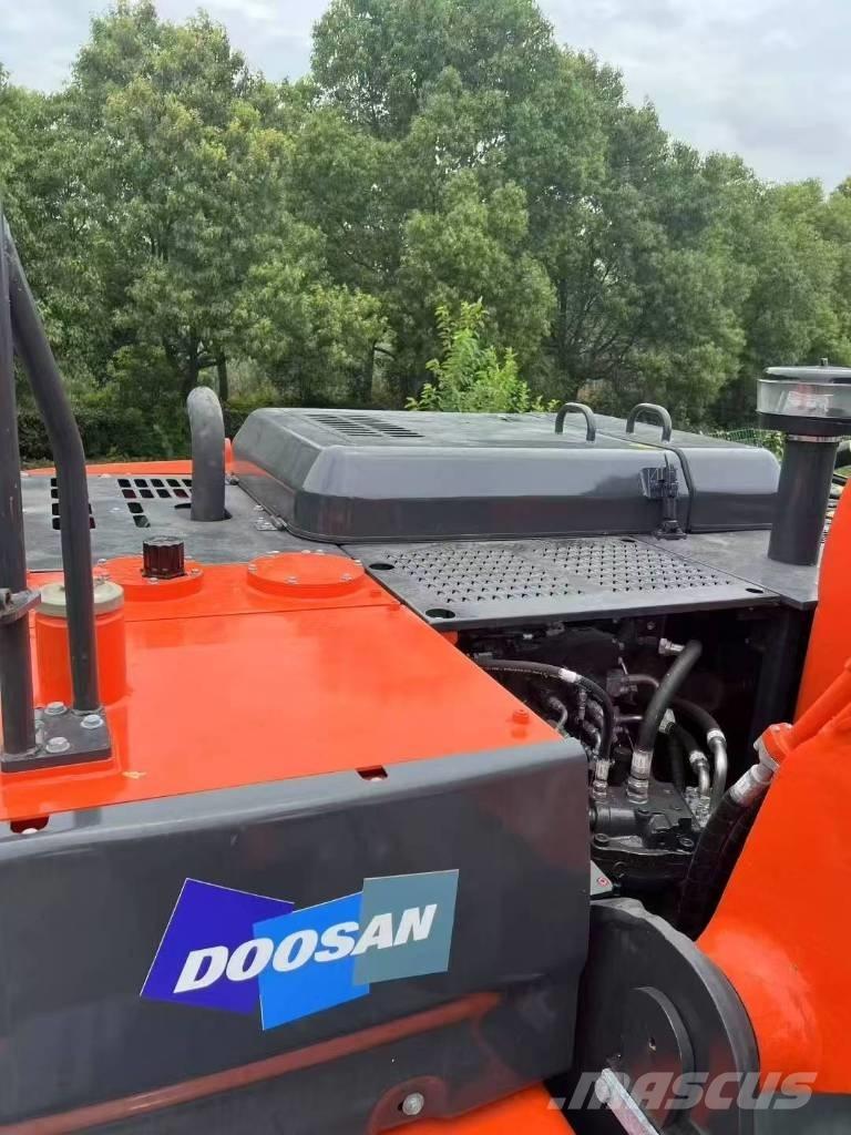 Doosan DX 225LC-9C Bandgrävare