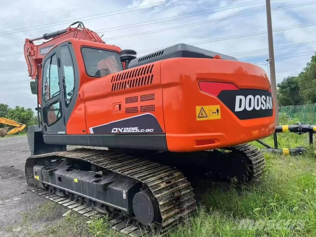 Doosan DX 225LC-9C Bandgrävare