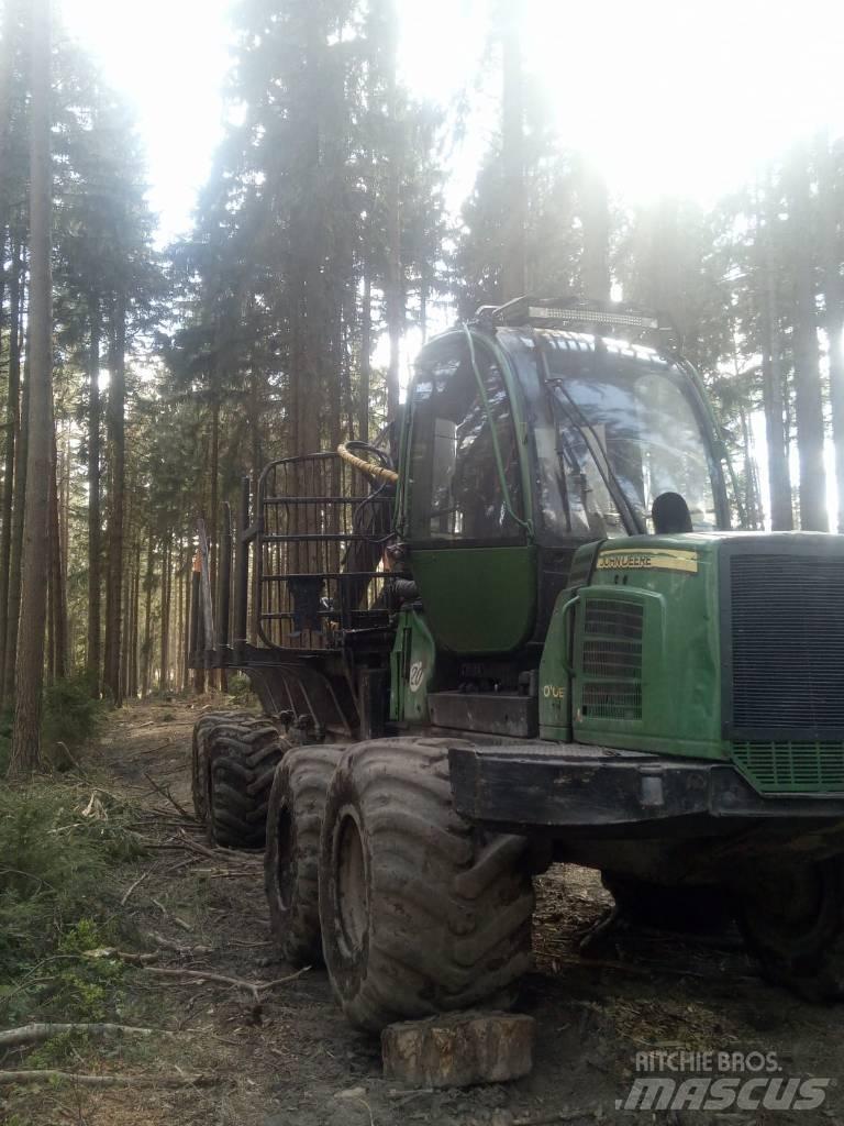 John Deere 1010 E Skotare