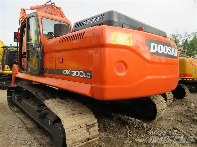 Doosan DX 300 LC Bandgrävare