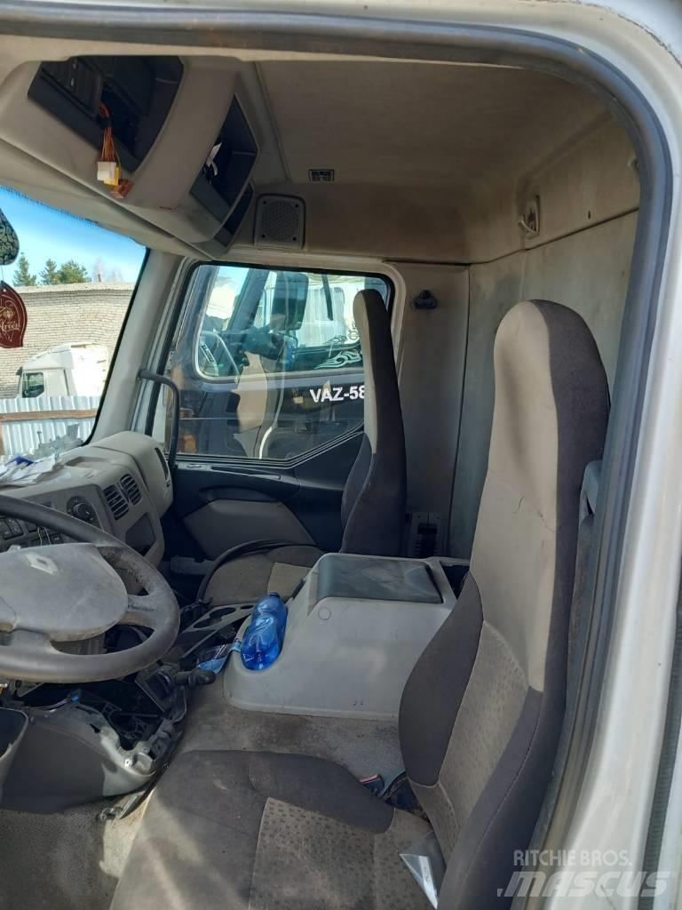 Renault Midlum 240 Hytter och interiör