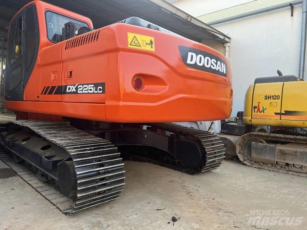 Doosan DX225LC Bandgrävare