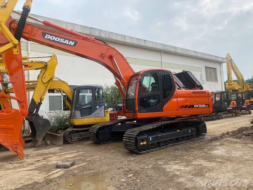 Doosan DX225LC Bandgrävare