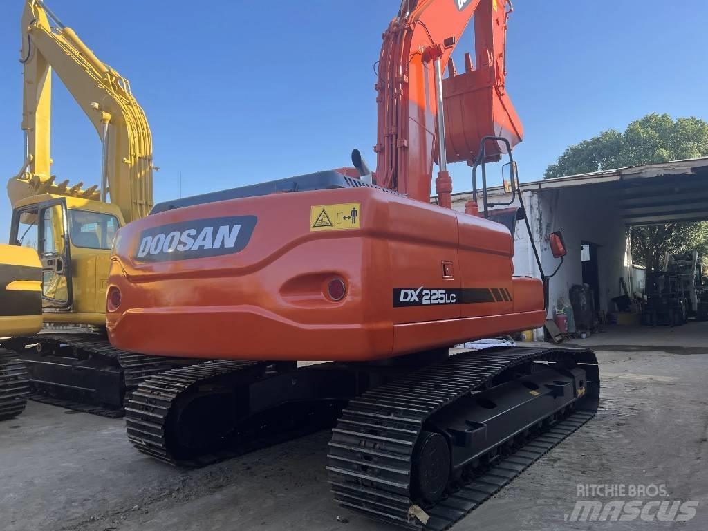 Doosan DX225LC Bandgrävare