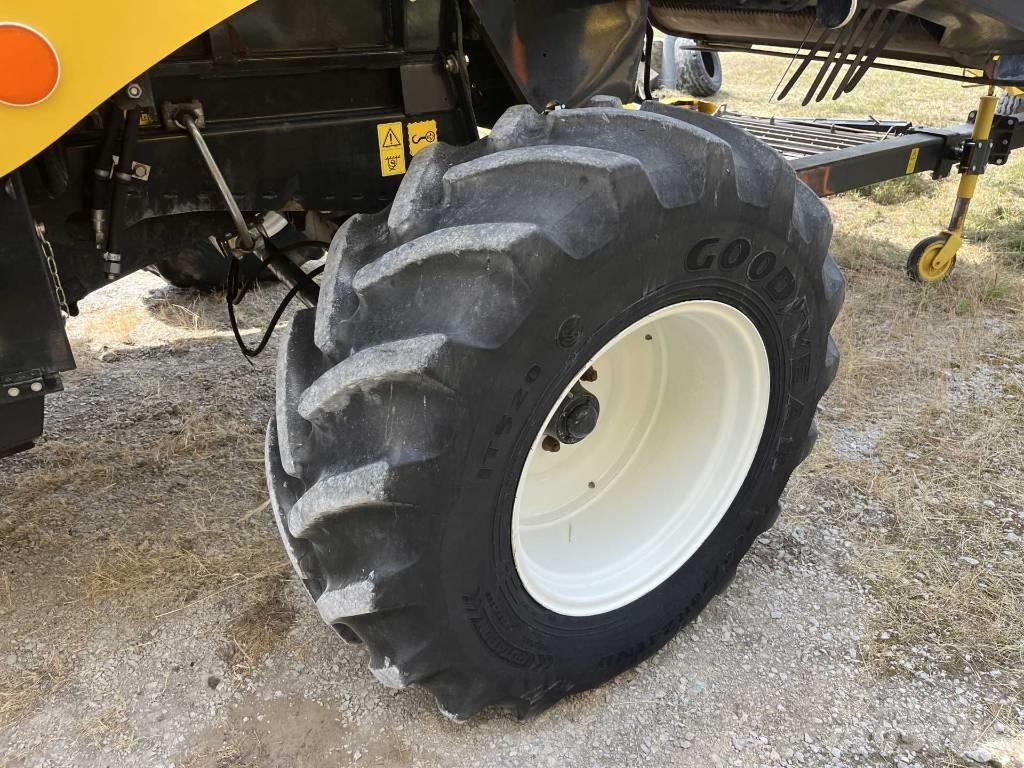 New Holland CSX 7080 Skördetröskor