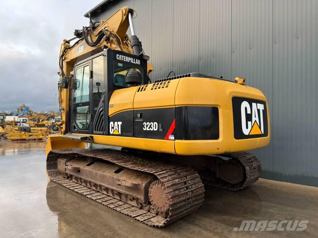 CAT 323D L Bandgrävare