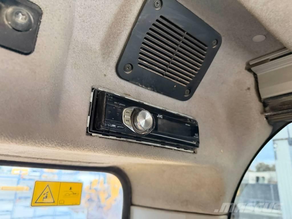 CAT 323D L Bandgrävare