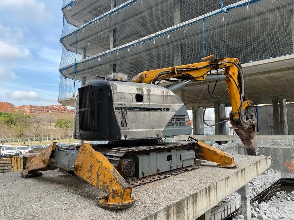 Brokk 330 Diesel Rivningsgrävare