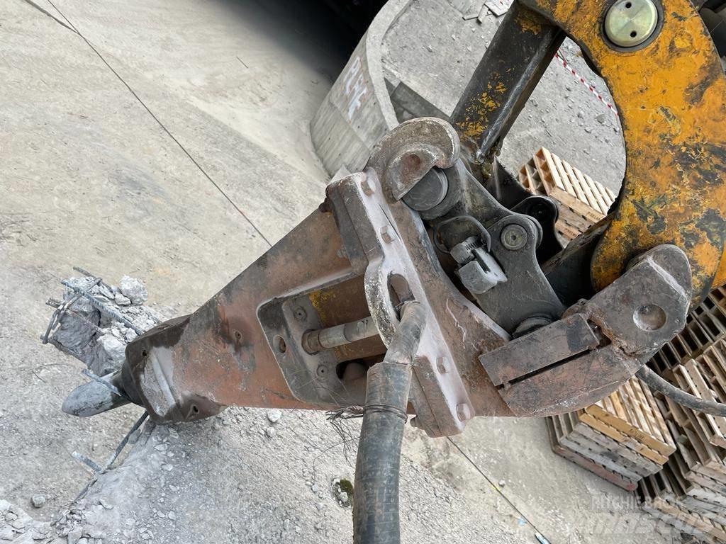Brokk 330 Diesel Rivningsgrävare