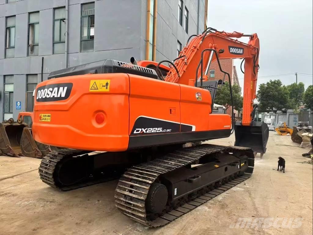 Doosan DX 225 LC Bandgrävare