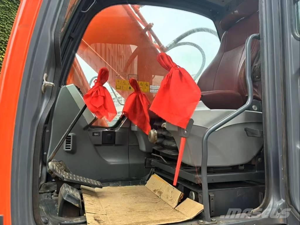 Doosan DX 225 LC Bandgrävare