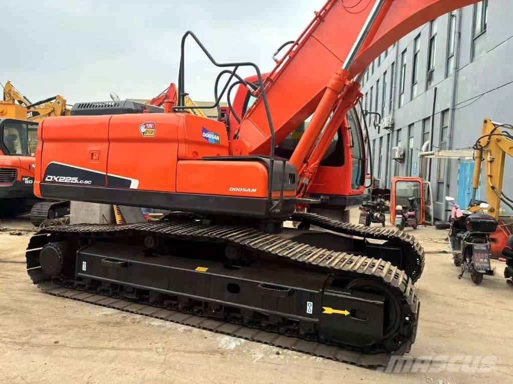 Doosan DX 225 LC Bandgrävare