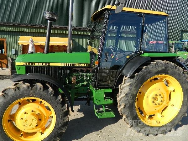 John Deere 2250 Traktorer