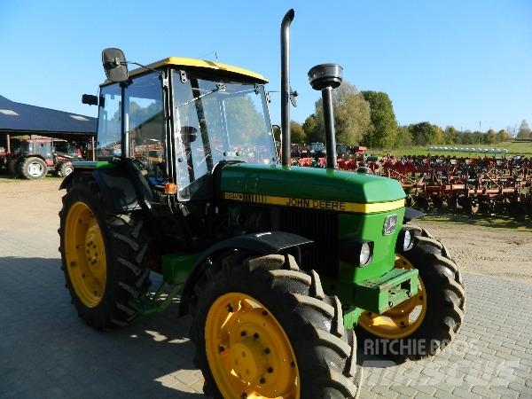 John Deere 2250 Traktorer