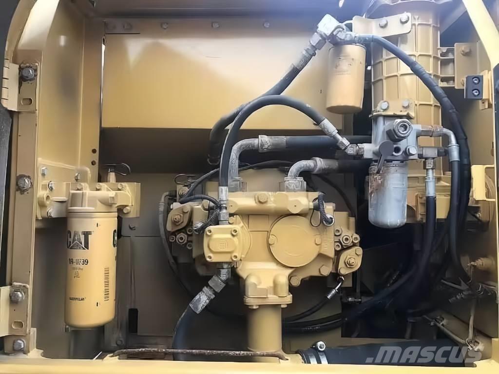 CAT 323 D Bandgrävare