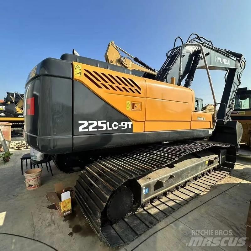 Hyundai R225 Bandgrävare