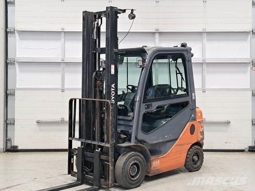 Toyota 02-8FGF18 Gasolmotviktstruckar