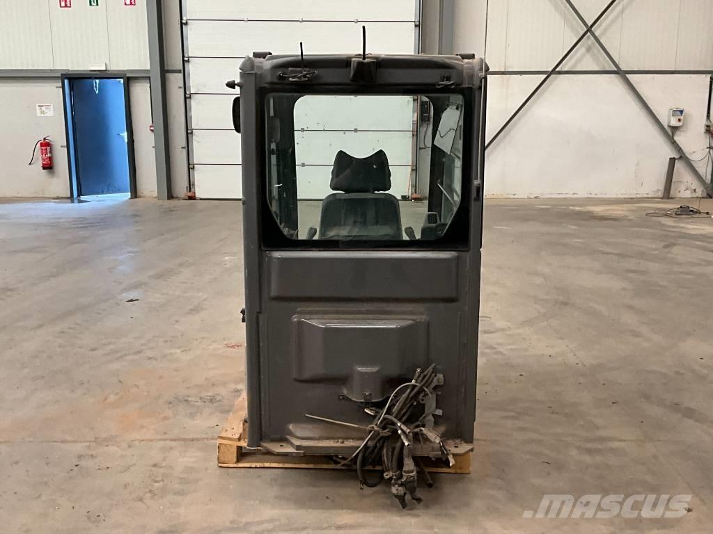 Hitachi ZX 210-3 Hytter och interiör