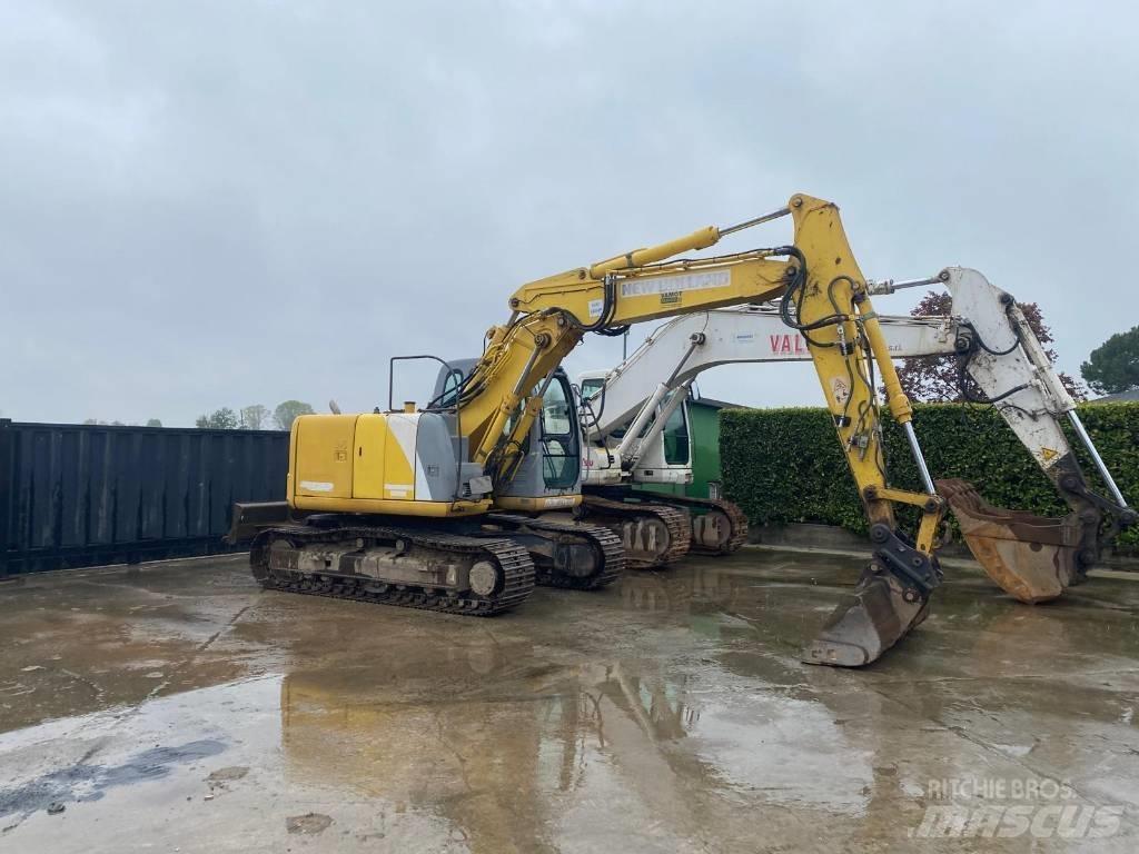 New Holland E 145 Bandgrävare