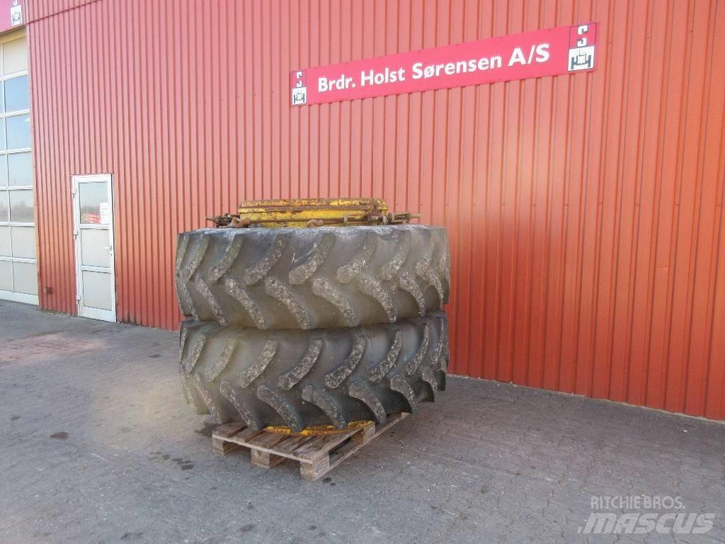 Firestone 20.8-38 Däck, hjul och fälgar