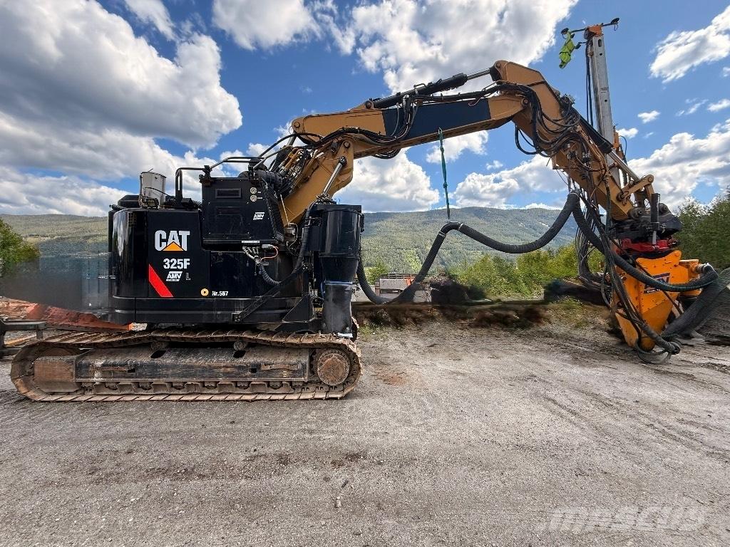 CAT 325 FL CR Specialgrävmaskiner