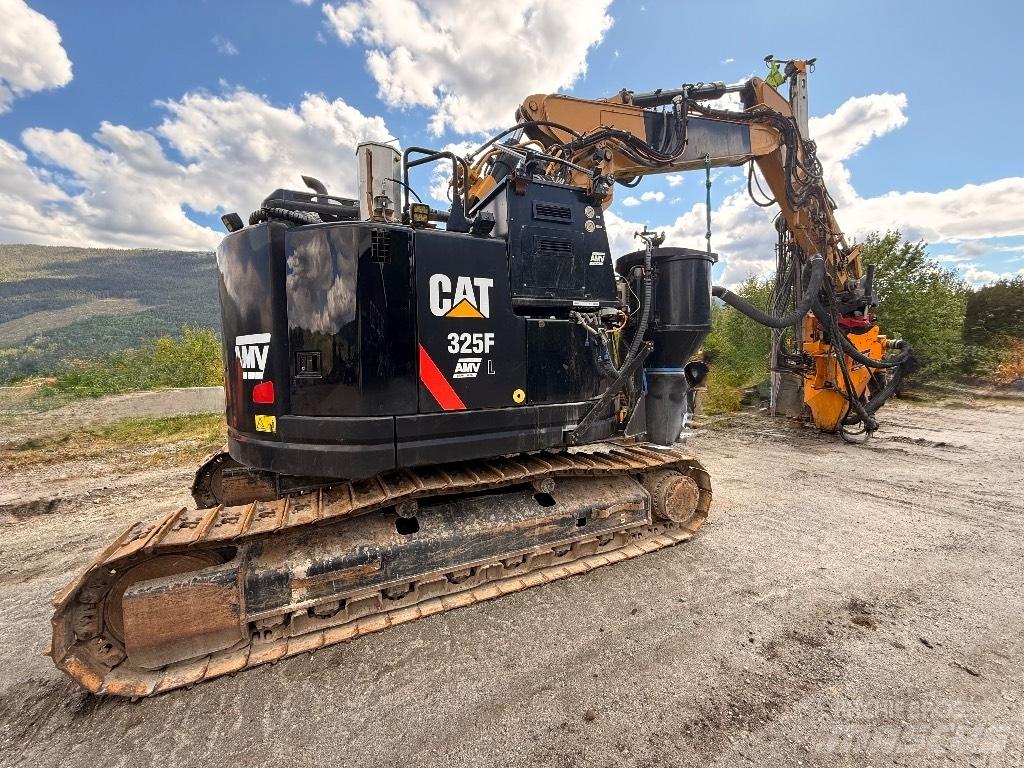 CAT 325 FL CR Specialgrävmaskiner