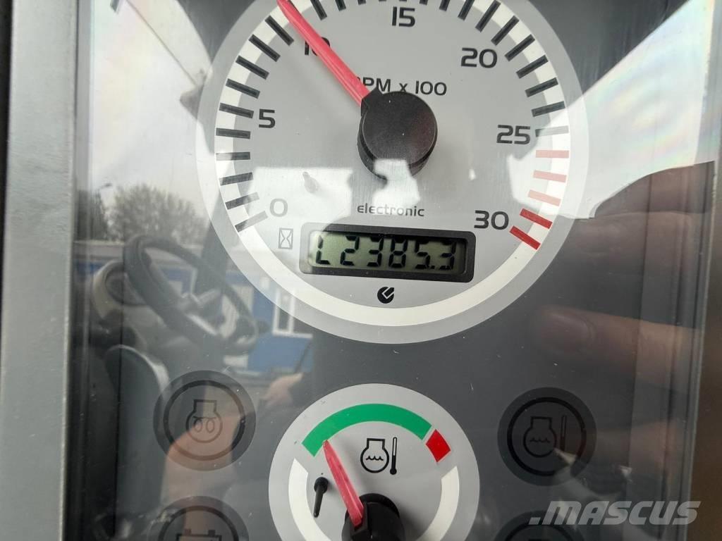 Komatsu WB 93 S-5 Grävlastare