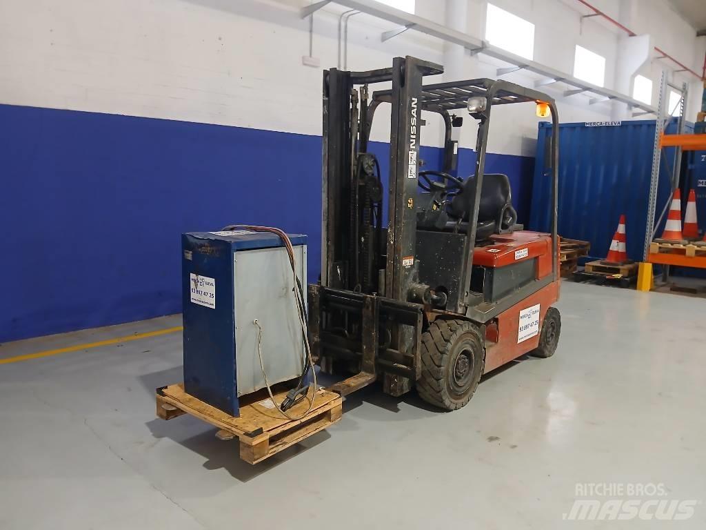 Nissan Q02 L 20 CU Elmotviktstruckar