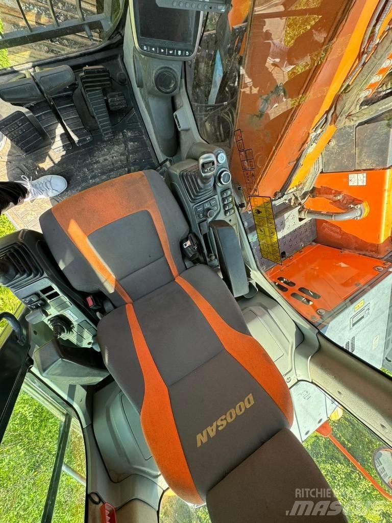 Doosan DX 140 LCR Bandgrävare
