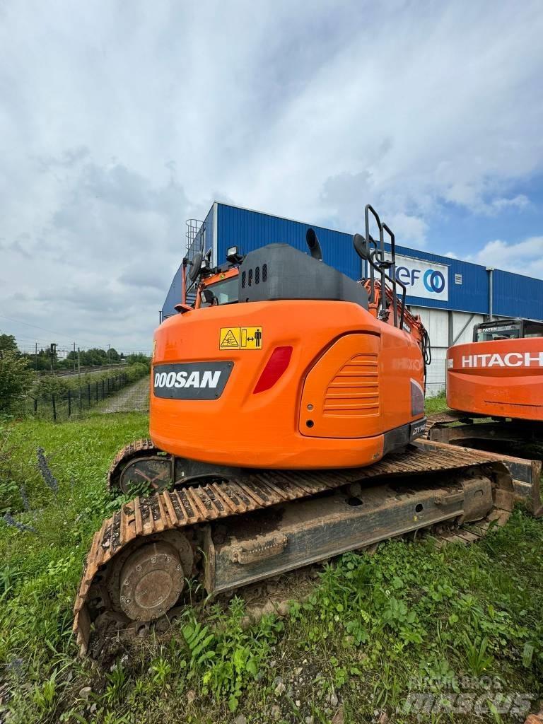 Doosan DX 140 LCR Bandgrävare
