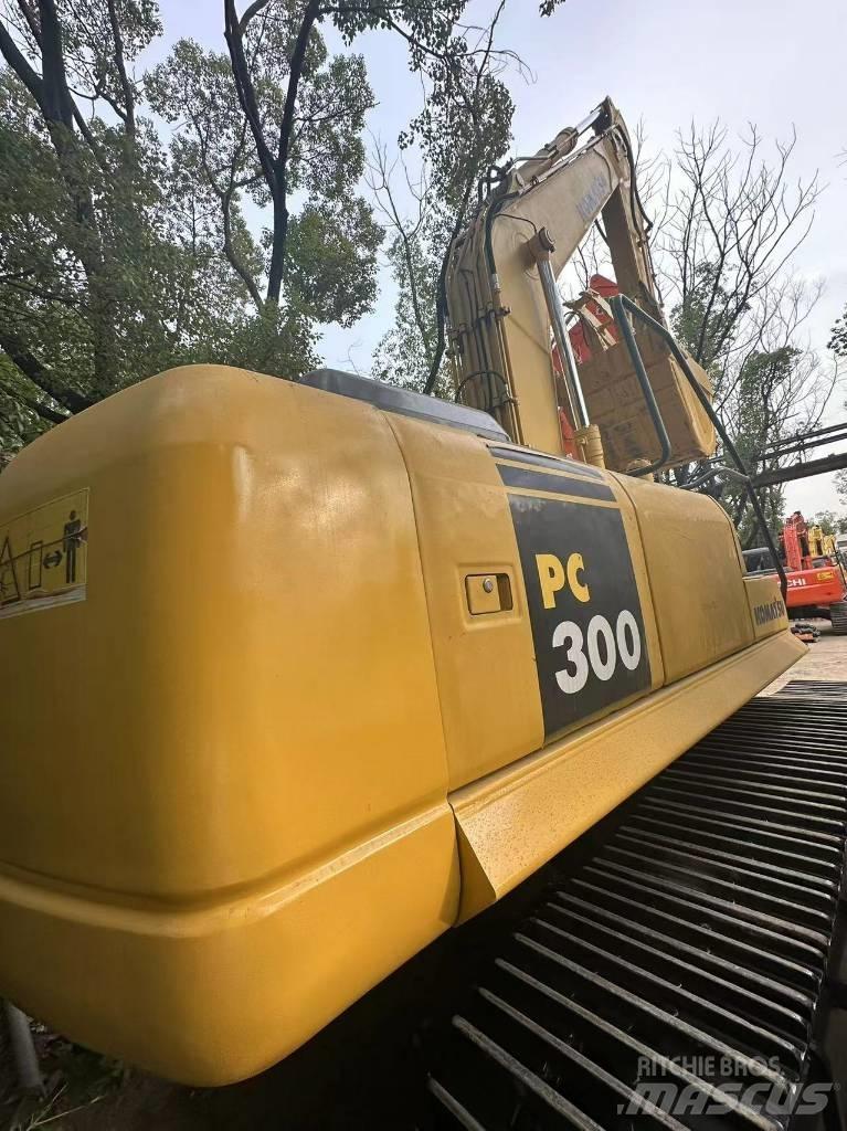 Komatsu PC 300 Bandgrävare