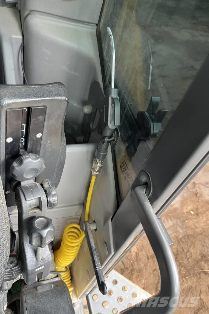 Volvo EC 300 EL Bandgrävare