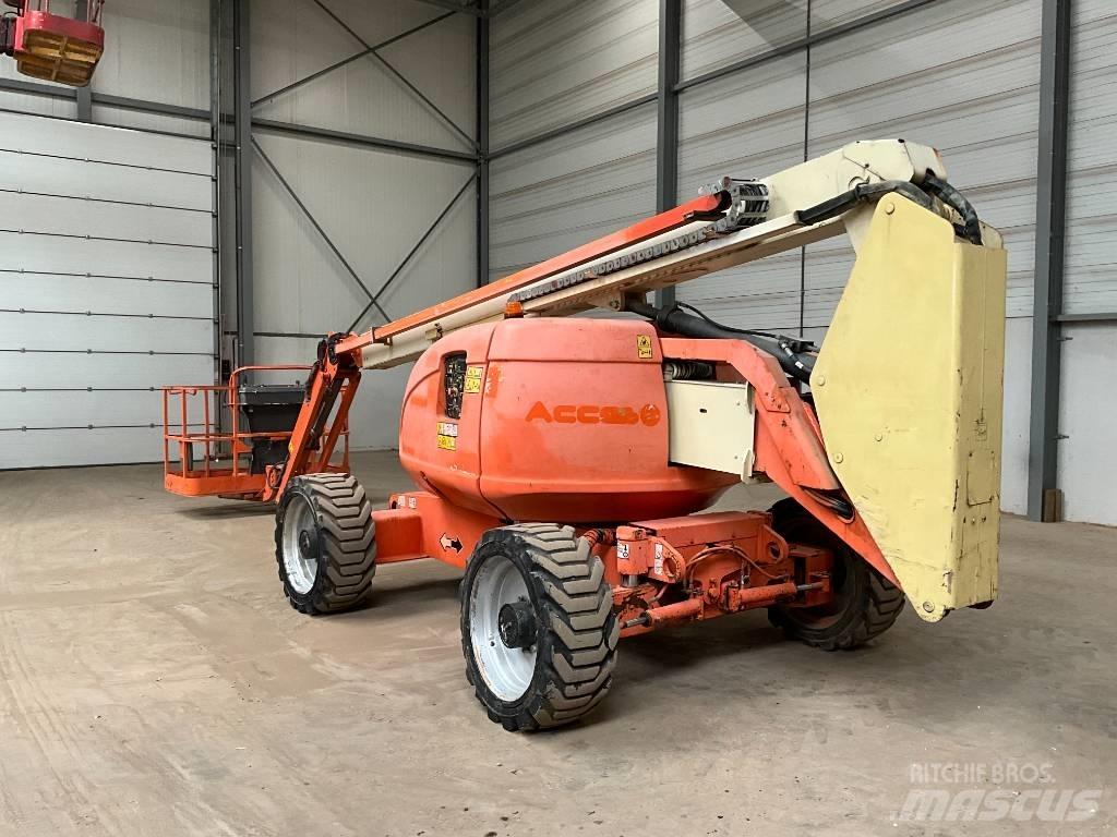 JLG 600 AJ Bomliftar