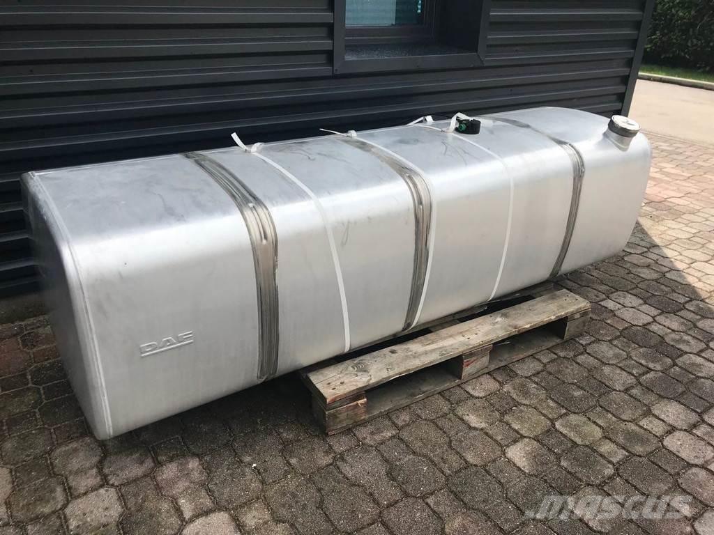 DAF 850 L Bränsle och tillsatstankar
