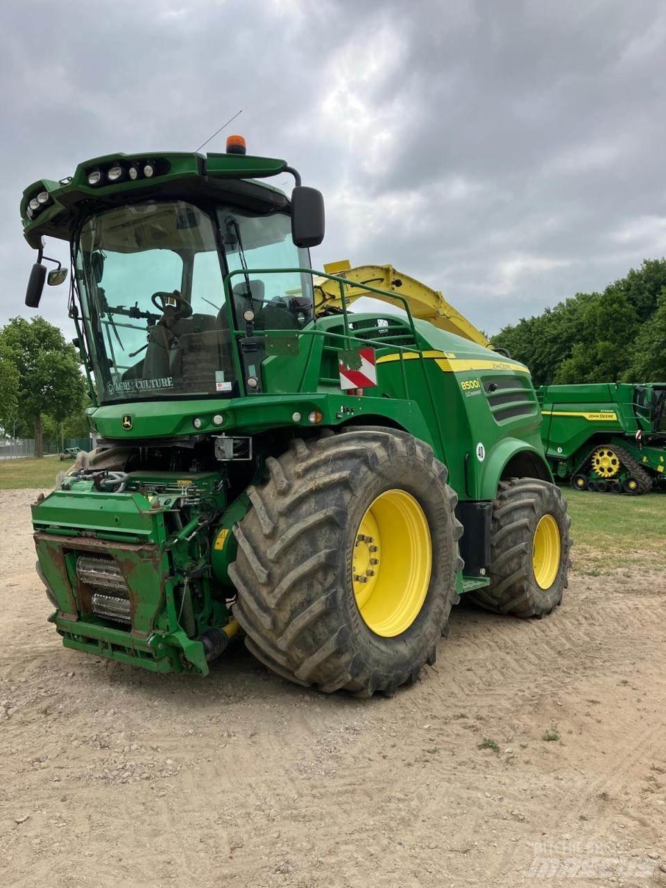John Deere 8500 Självgående fälthackar