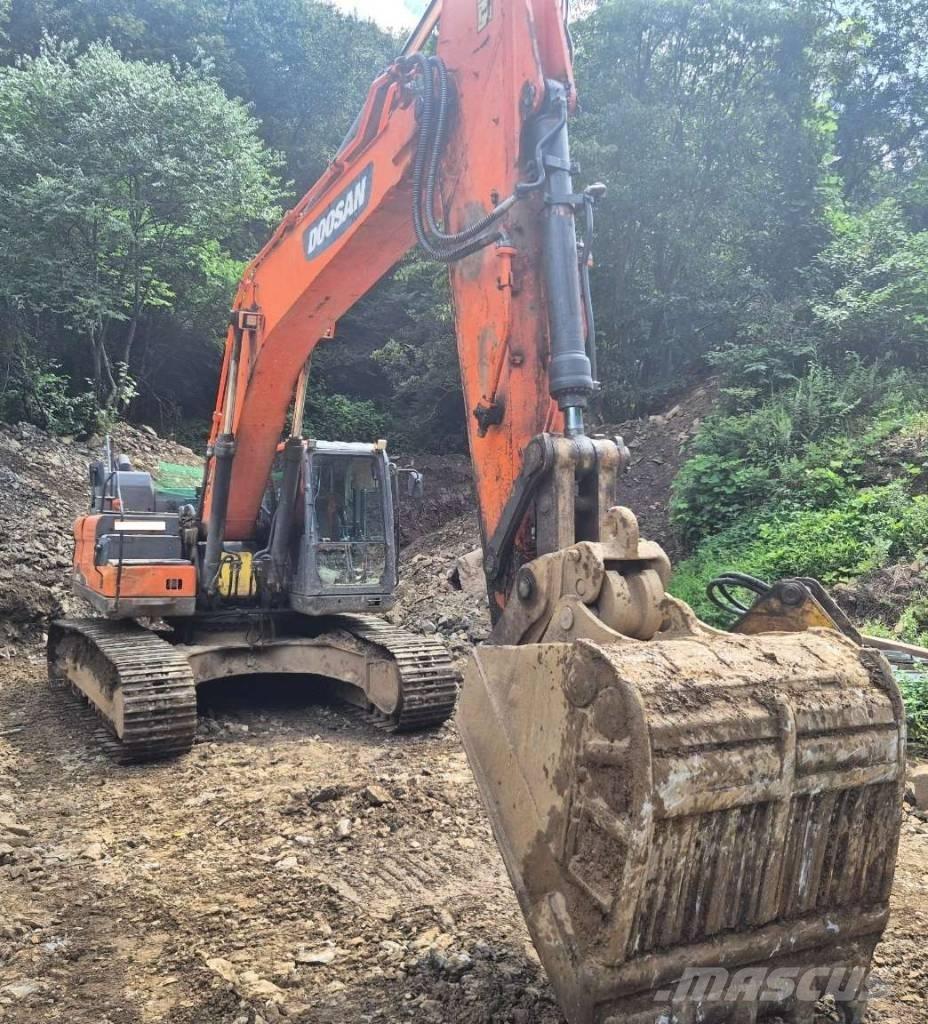 Doosan DX 300 LC-5 Bandgrävare